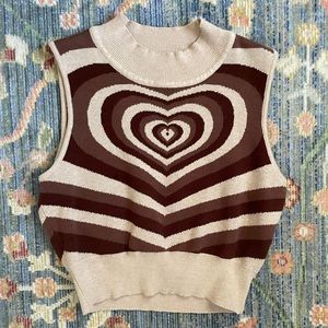 Super cute brown heart top 🤎
